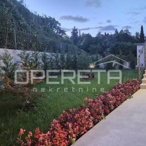 LOVRAN – Luksuzan stan s pogledom na more, 300 m od plaže!