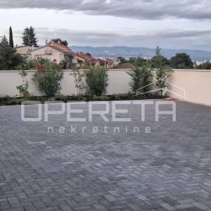 LOVRAN – Luksuzan stan s pogledom na more, 300 m od plaže!