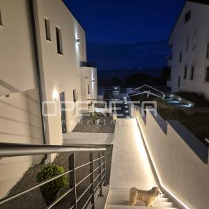 LOVRAN – Luksuzan stan s pogledom na more, 300 m od plaže!