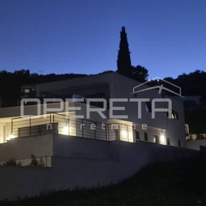 LOVRAN – Luksuzan stan s pogledom na more, 300 m od plaže!