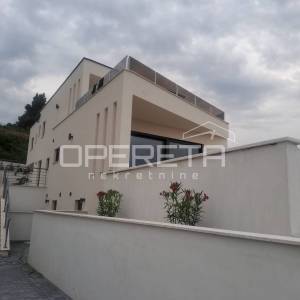 LOVRAN – Luksuzan stan s pogledom na more, 300 m od plaže!