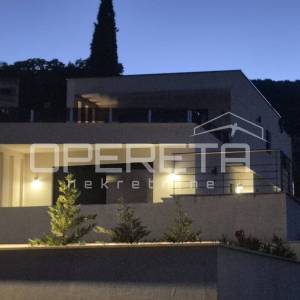 LOVRAN – Luksuzan stan s pogledom na more, 300 m od plaže!
