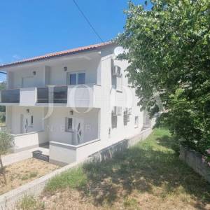 Lukovo kuća  sa 4 apartmana