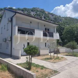 Lukovo kuća  sa 4 apartmana
