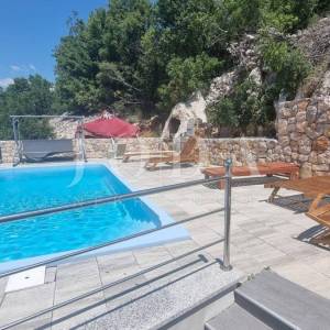 Lukovo kuća  sa 4 apartmana