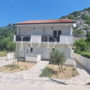 Lukovo kuća  sa 4 apartmana