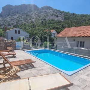 Lukovo kuća  sa 4 apartmana
