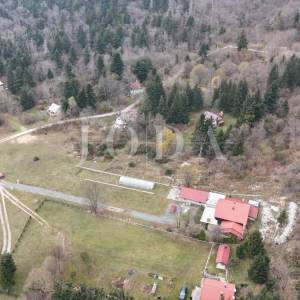 Lukovo, kuća sa velikom okućnicom na idiličnoj lokaciji