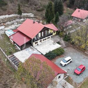 Lukovo, kuća sa velikom okućnicom na idiličnoj lokaciji