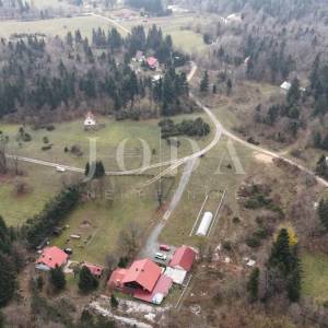 Lukovo, kuća sa velikom okućnicom na idiličnoj lokaciji
