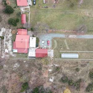 Lukovo, kuća sa velikom okućnicom na idiličnoj lokaciji