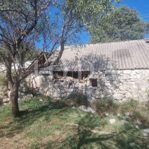 Lukovo Šugarje zemljište sa starinom