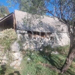 Lukovo Šugarje zemljište sa starinom