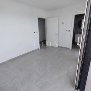 Luksuzna etaža u novogradnji 126m2