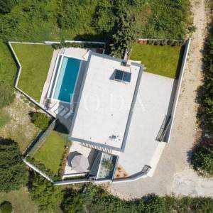 Luksuzna vila s očaravajućim pogledom na more 