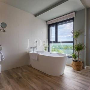 Luksuzna villa s pogledom na more - okolica grada Krka