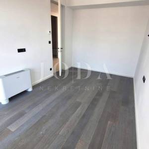Luksuzni apartman s bazenom i krovnom terasom