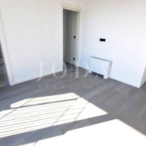 Luksuzni apartman s bazenom i krovnom terasom