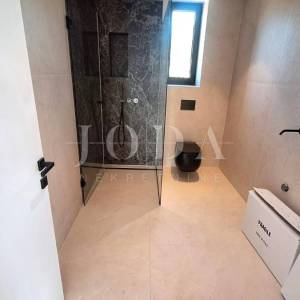 Luksuzni apartman s bazenom i krovnom terasom