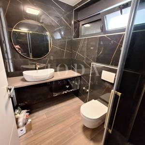 Luksuzni apartman s bazenom i terasom, grad Krk