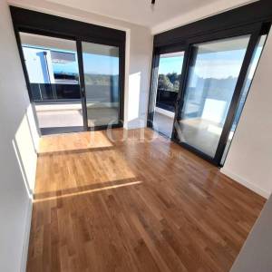Luksuzni apartman s bazenom i terasom, grad Krk