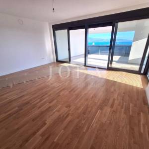 Luksuzni apartman s bazenom i terasom, grad Krk