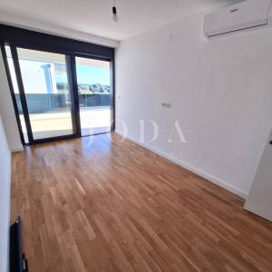 Luksuzni apartman s bazenom i terasom, grad Krk