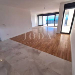 Luksuzni apartman s bazenom i terasom, grad Krk