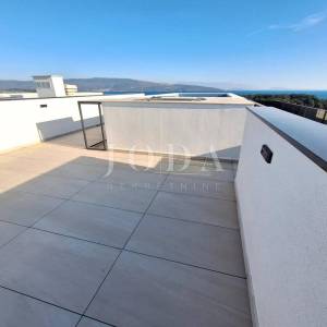 Luksuzni apartman s bazenom i terasom, grad Krk