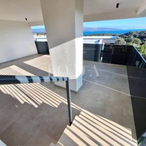 Luksuzni apartman s bazenom i terasom, grad Krk