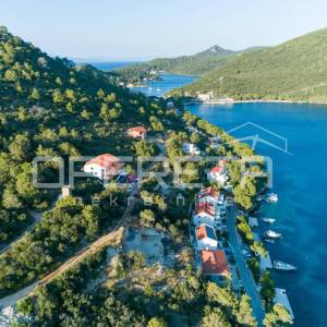 Luksuzni dvoetažni stan na Lastovu s pogledom na more