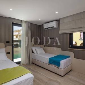 Luksuzni penthouse s bazenom i pogledom na more