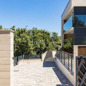 Luksuzni penthouse s bazenom i pogledom na more
