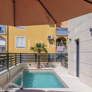 Luksuzni penthouse s bazenom i pogledom na more