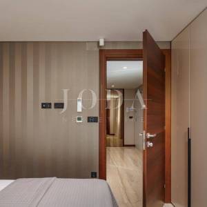 Luksuzni penthouse s bazenom i pogledom na more