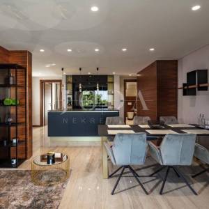Luksuzni penthouse s bazenom i pogledom na more