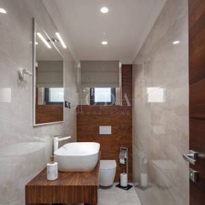 Luksuzni penthouse s bazenom i pogledom na more