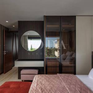 Luksuzni penthouse s bazenom i pogledom na more
