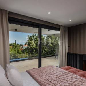 Luksuzni penthouse s bazenom i pogledom na more