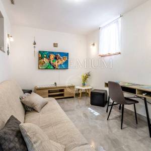 Malinska – apartman s okućnicom, 900 m od mora!