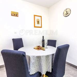 Malinska – apartman s okućnicom, 900 m od mora!