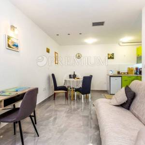 Malinska – apartman s okućnicom, 900 m od mora!