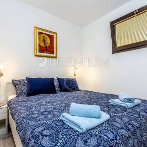 Malinska – apartman s okućnicom, 900 m od mora!