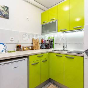 Malinska – apartman s okućnicom, 900 m od mora!