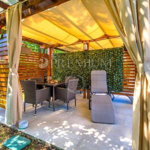 Malinska – apartman s okućnicom, 900 m od mora!