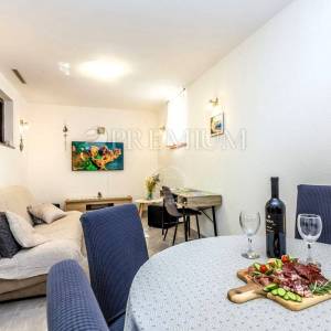 Malinska – apartman s okućnicom, 900 m od mora!
