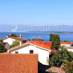Malinska, apartman s pogledom na more, mirna lokacija! 