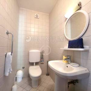 Malinska, apartman u prizemlju s bazenom, 150m od mora!