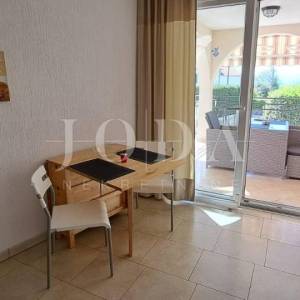 Malinska – apartman u visokom prizemlju u blizini plaže