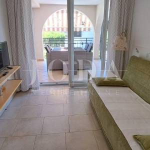 Malinska – apartman u visokom prizemlju u blizini plaže